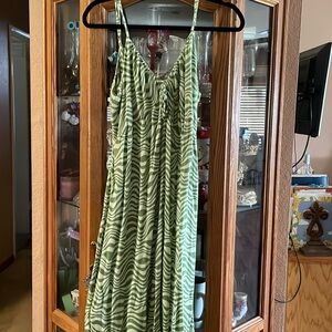 Green spaghetti strap adjustable summer dress.